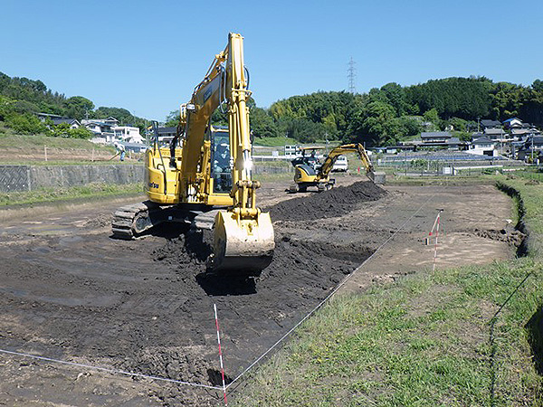 地頭分溝渕遺跡表土除去作業（北から）