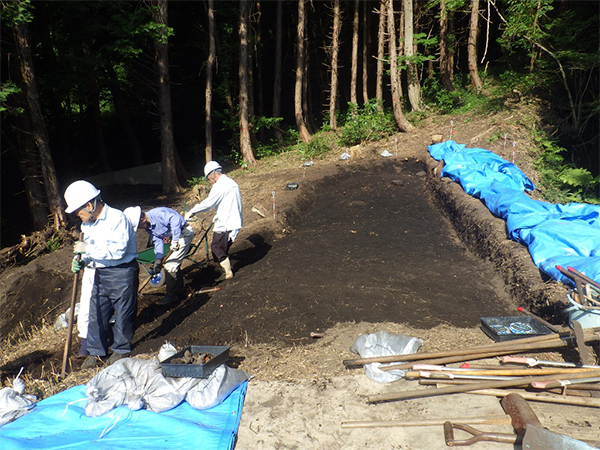 奥山製鉄遺跡発掘作業