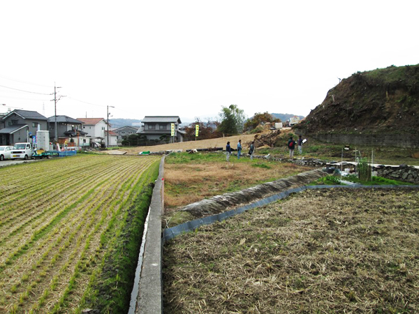 湯伝遺跡調査前（北から）