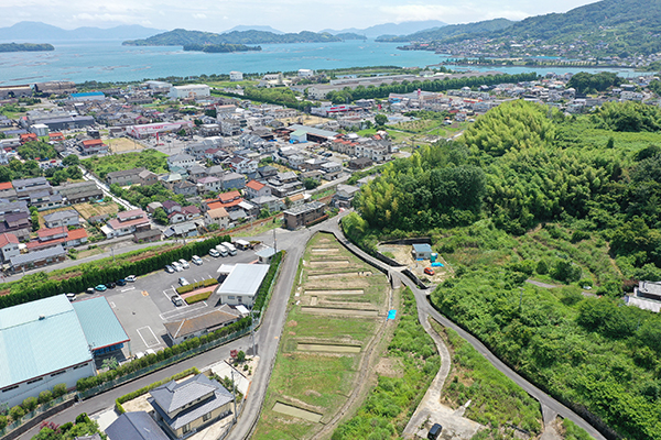 遺跡北側から安芸灘を臨む