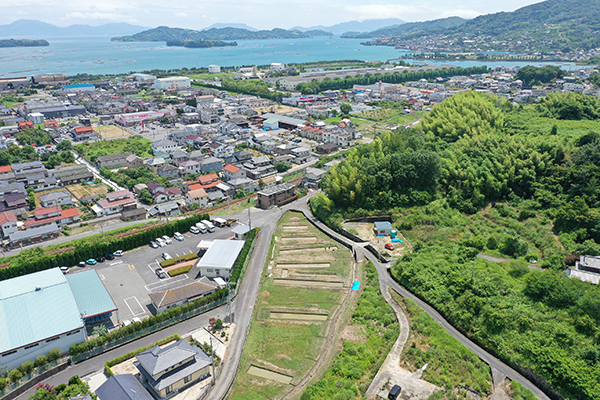 遺跡北側から安芸灘を臨む