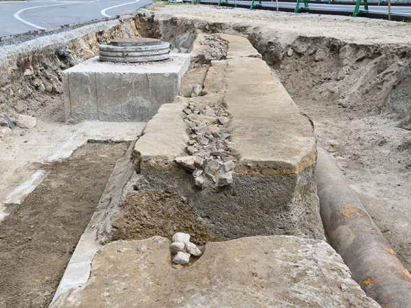 西国街道からみつかった溝状の遺構