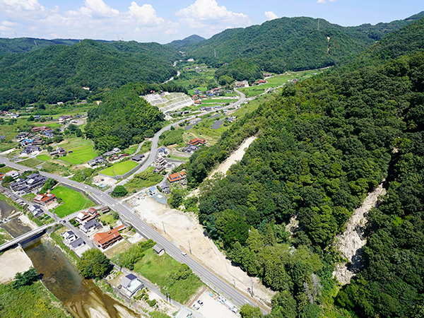 空から見た城ノ本遺跡(南西から)